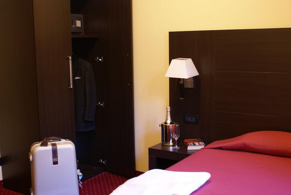 Hotel Versailles Roma Dış mekan fotoğraf