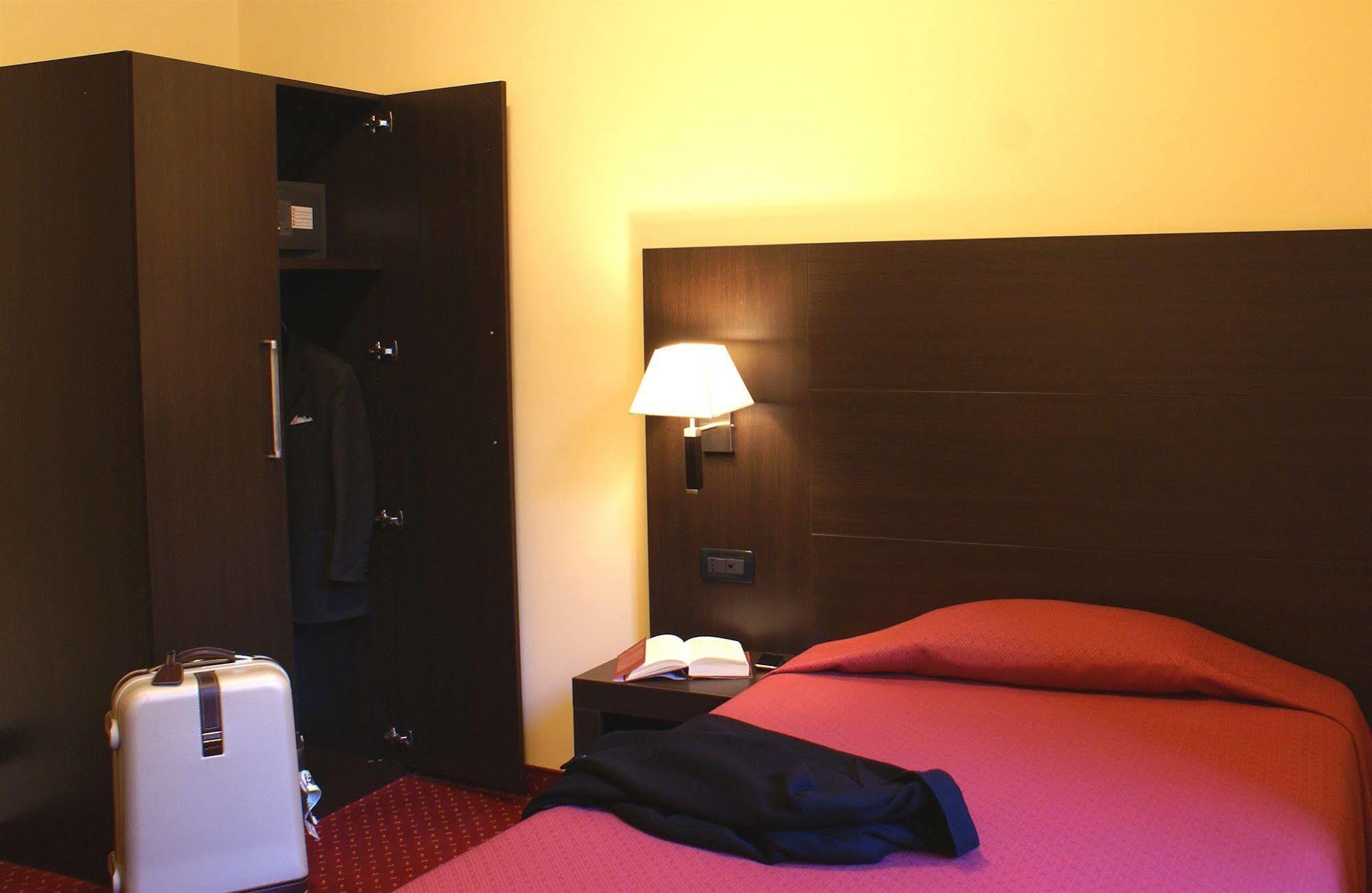 Hotel Versailles Roma Oda fotoğraf