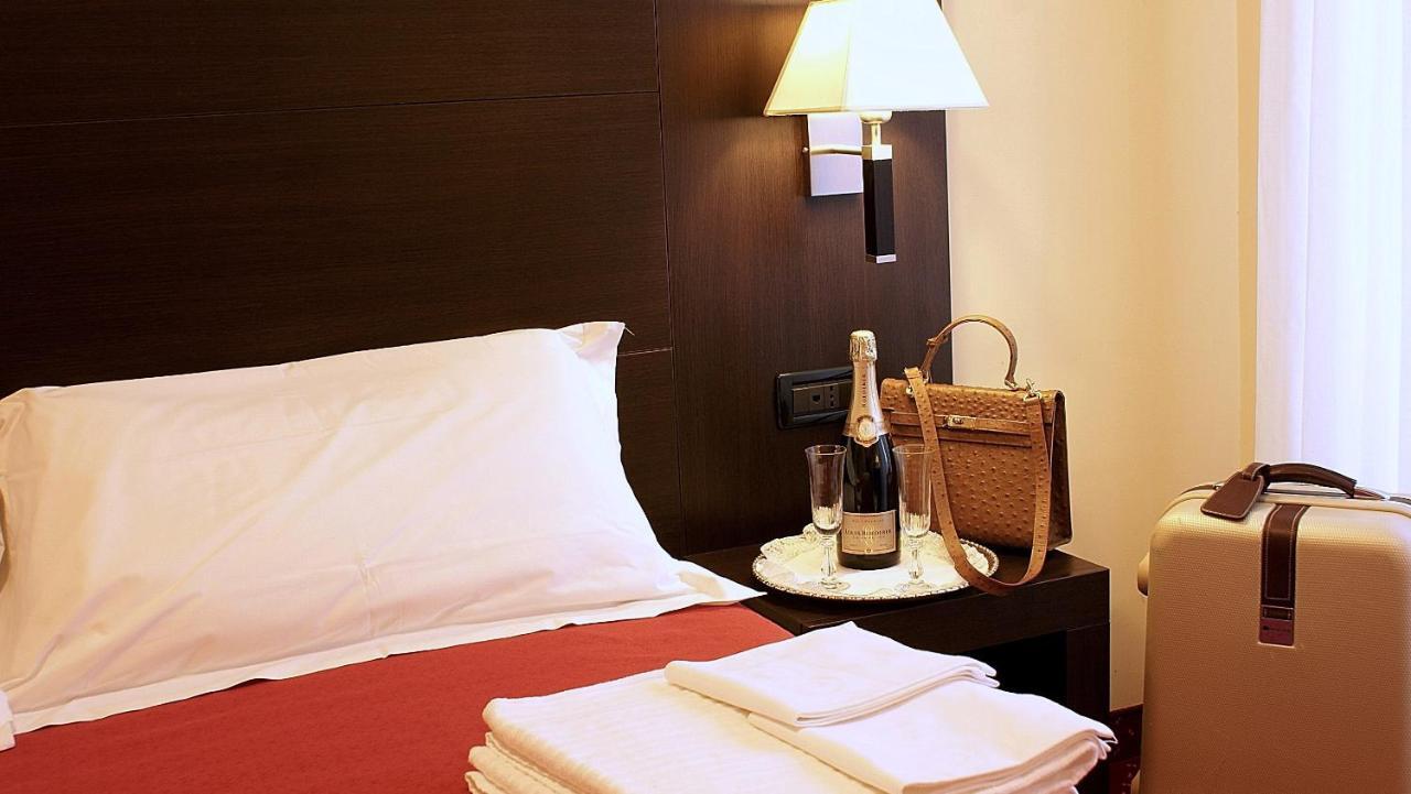 Hotel Versailles Roma Oda fotoğraf