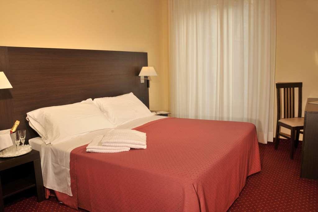 Hotel Versailles Roma Oda fotoğraf
